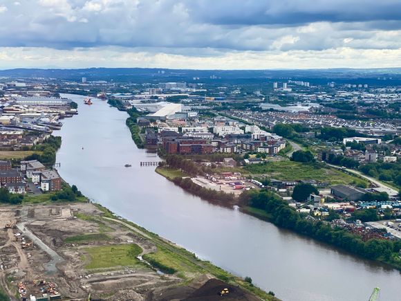 Final approach to Glasgow over the Clyde 