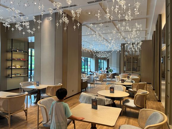 Restaurant and breakfast area