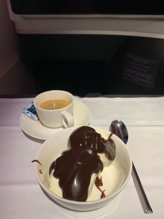 Usual sundae; with Espresso if you’re on the newer/refurbished widebodies (including 764s and 76Ks). Other dessert choices were a chocolate lava cake and the cheese plate
