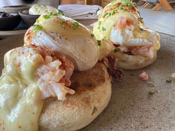 lobster eggs benedict