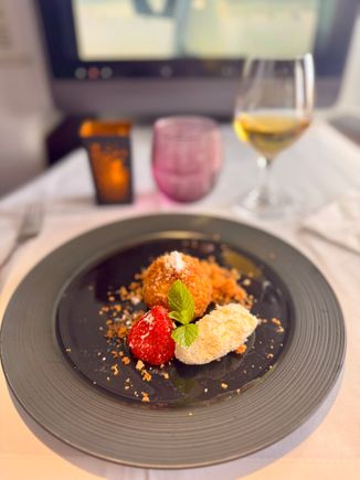 Warm strawberry topfen dumplings mascarpone cream and crumble

Interesting dessert - 8/10
