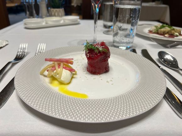 Beetroot gravadlax starter