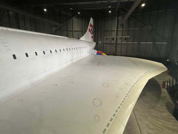 That stunning wing, seen from door separating the front and rear cabins.