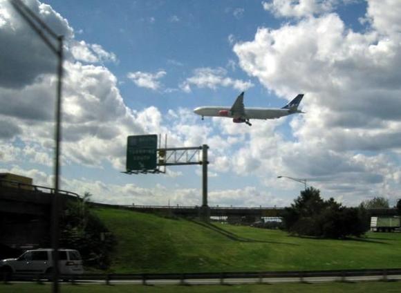 SAS A330 on final approach from the NJ Turnpike