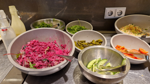 So I only arrived at 6pm, when the lounge was already open for an hour, but this is what it looked liked. Tasted good enough. There were also some cheeses next to it (Gouda / French).