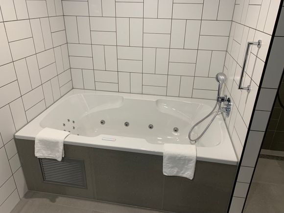 Whirlpool Bathtub