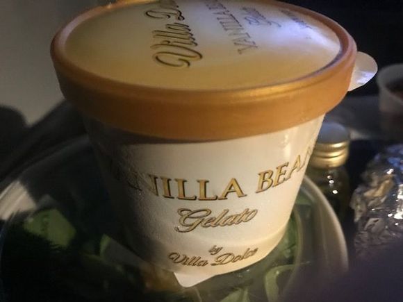 Transcon dinner service from LAX. 
Size: approx 100 ml.