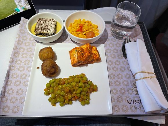Dinner: UK 991 DEL-PNQ