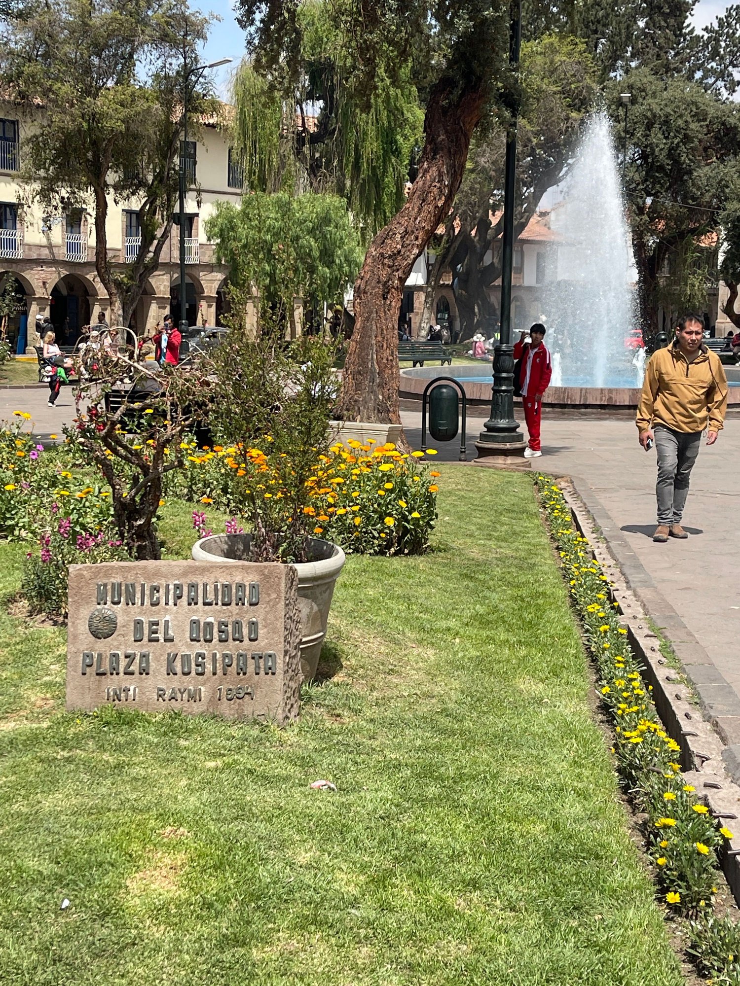 San Francisco square with a garden in the center