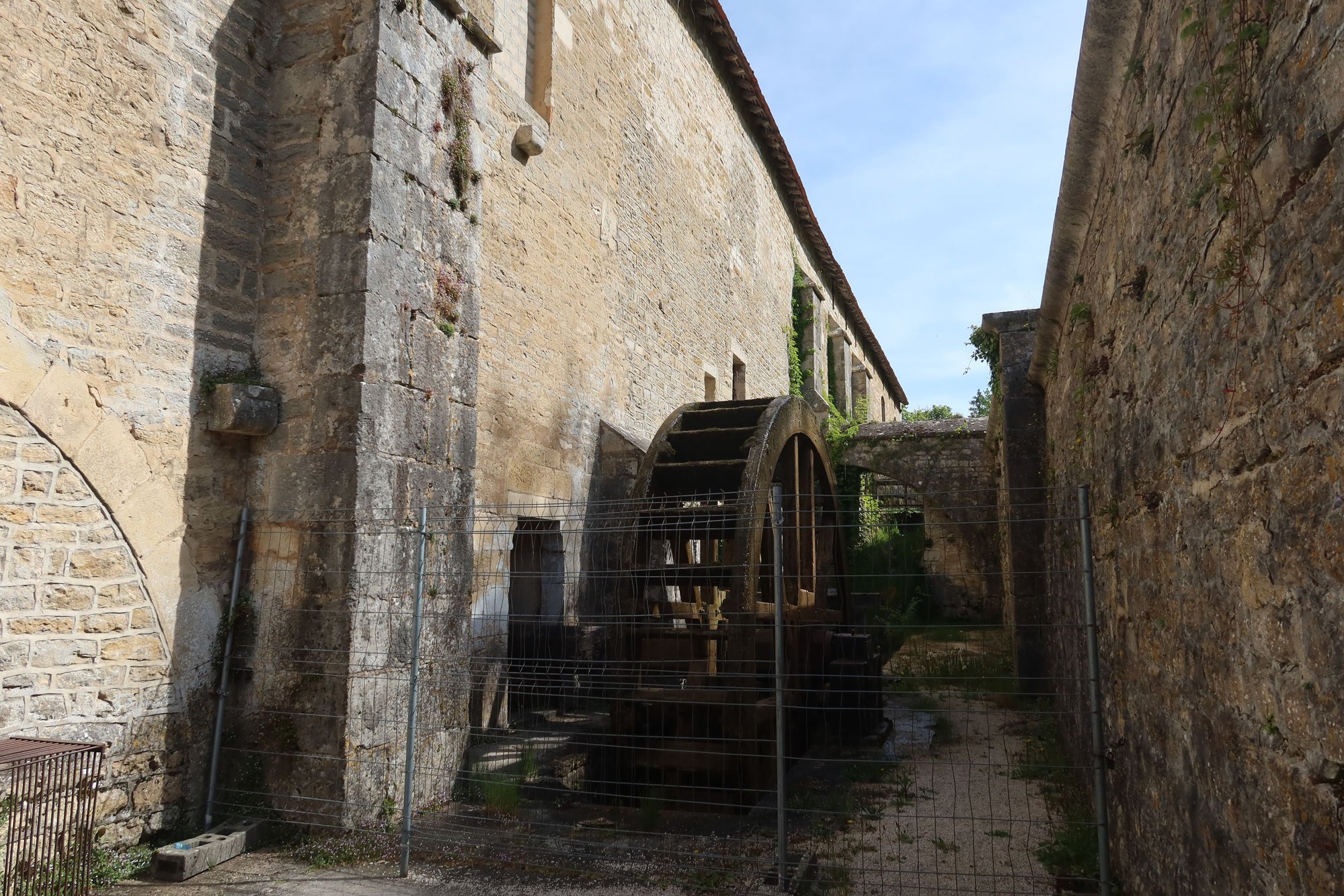 Waterwheel behind Ironworks Building at Fontenay