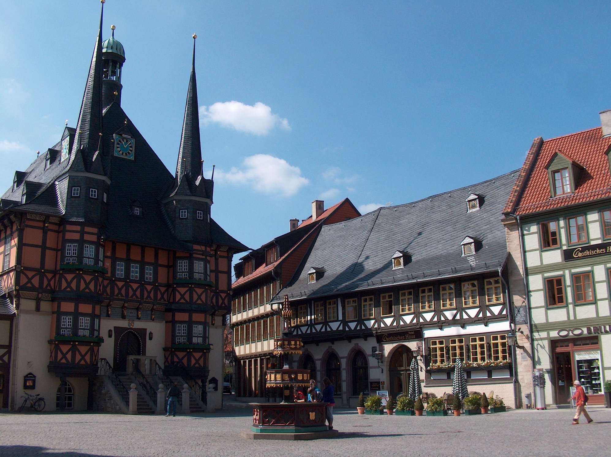 Town hall and Hotel Gothisches Haus in Wernigerode back in 2010