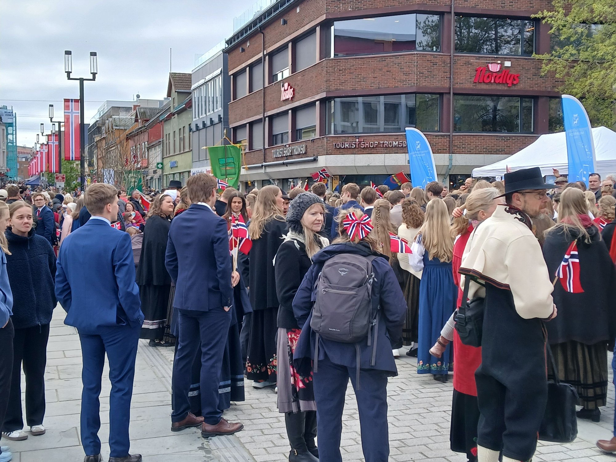 The crowds along Storgata