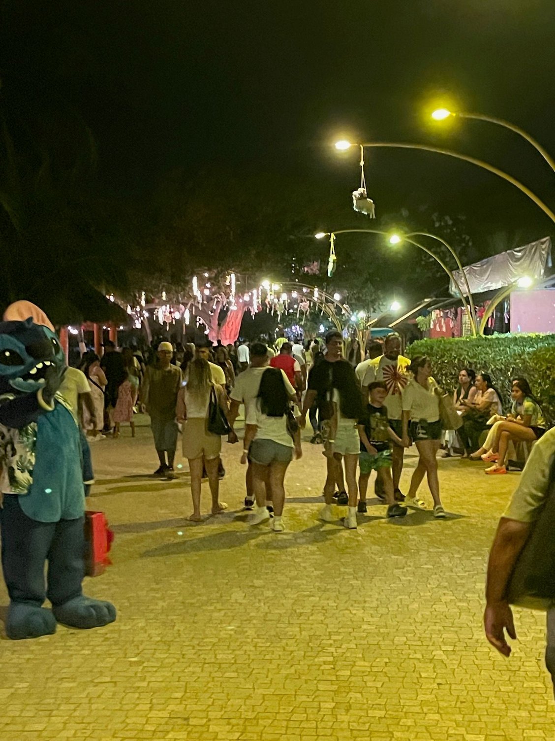 People walking along the Malecon, which eskrunchy wouldn't have experienced in the 80's because it was a dirt path.  Now it has wonderful little pavers and nice lights.