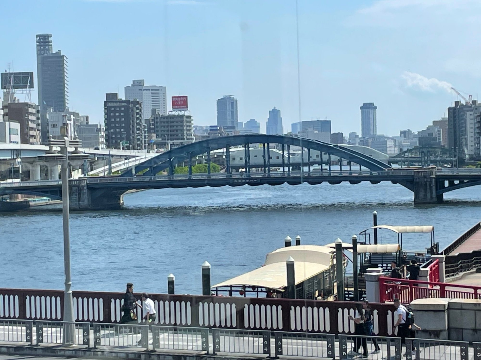 Picture from the waiting lounge at the Tokyo Cruise office