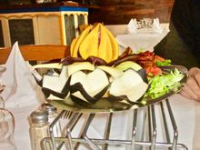 Vegetable decoration on the pakora appetizer - ????