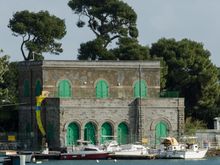 Porto was a lake until the 19C. Then the King had it opened into its current form. This waterfront building was his private fishing lodge.
