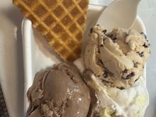 Silly Joyce, she thought those were full scoops, lol! They sell half scoops and I got milkiest chocolate, chocolate, lemon bar, and a peanut butter salt thingy. Outstanding!