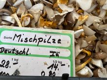 Mixed mushrooms but I think I did not get the price in the photo.....alors!