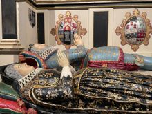 Another more colorful tomb. The man, in the back is slightly higher than the woman. So in this case, he was of more importance than the woman.  We did see a number of tombs, however, where the woman was higher. I guess it came down to who was bigger royalty wise