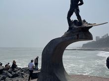Surfer monument 