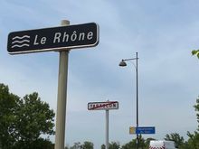 Crossing the bridge between Tarascon and Beaucaire 