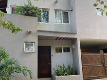 After a early morning wake up we head out the door of our apartment.