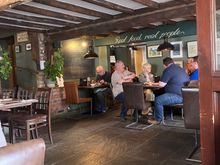 Castle BIstro, Chrik