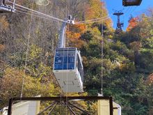 The cable car taking us up to the first landing 