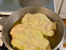 Note the "lid" and the clamp to screw the "lid" down onto the chicken.