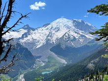Emmons glacier vista from Silver Forest Trail 