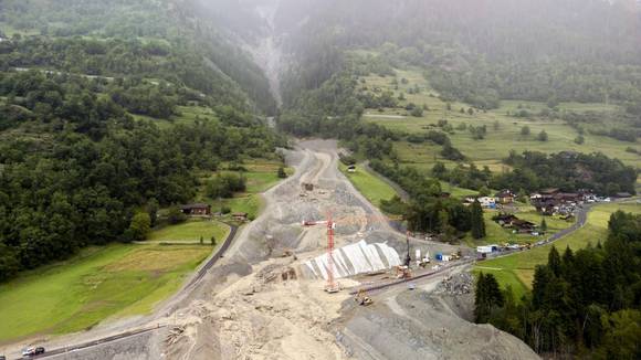 The access road to Lourtier, Fionnay, Brecholey, Bonatchiesse and Mauvoisin (Canton of Valais) is actually closed after a avalanche