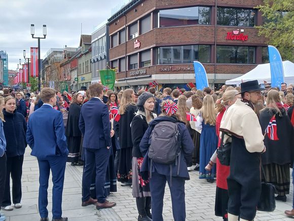 The crowds along Storgata