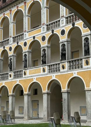 The Bishop’s/Hofburg palace was constructed as residence for the prince-bishops of Bressanone in 1250. It was the seat of the bishops until 1964. The palace houses the Diocesan Museum, the Cathedral Treasure, and the extensive nativity scene collection.