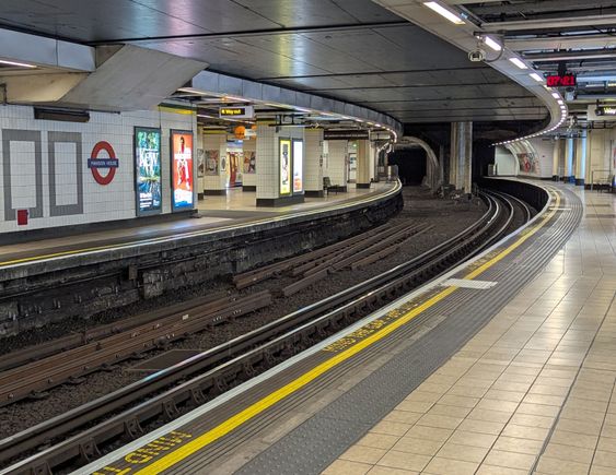  A very quiet Mansion House station