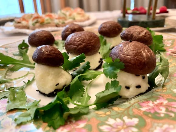 Mushrooms and cheese filling.