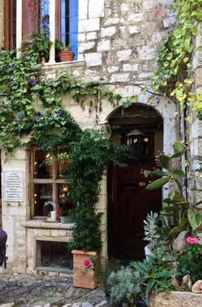 Every shop welcomes you in 