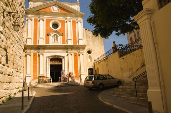 There are a few sites of historical interest - the cathedral, the medieval church towers, and the 16th century fortress - fort carré - in particular, focused in the centre of Antibes near the sea.