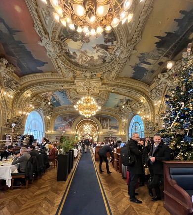 Like dining at Versailles in a train station