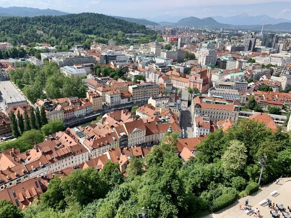 This is dcd's picture. Okay you see that red roofed house alone in the forest in the upper left. From that house move towards you about  1 1/2 inches  and you come to a Red Roof ( and Turret)   just peeking above the white building that has the dormer with 2 windows. That  is the USA Embassy.  Don't blame me if you cannot find it !! dcd took the picture 