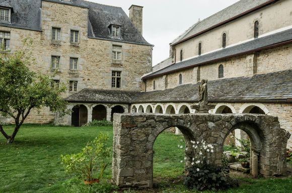 Locmaria church cloister.
