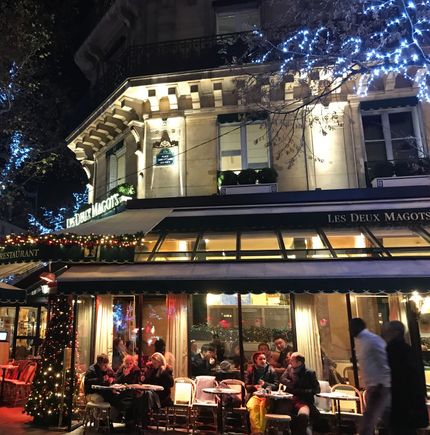 Time to relax and start the week-end with an aperitif. 