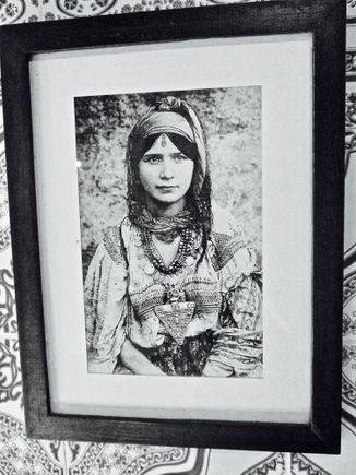 Portrait of Jewish Berber girl, synagogue in Essouira