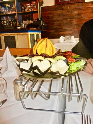 Vegetable decoration on the pakora appetizer - ????