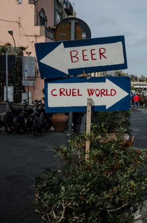 Mrs Z and I are not beer drinkers but this sign was impossible not to include here.