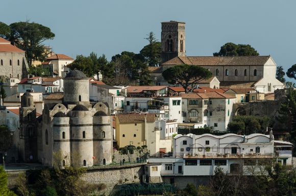  Monastario di S. Chiara with the Duomo behind. Buses 5120 and also 5010 will get you up to Ravello after a 30 minute ride. The transfer point below is called 'Bivio'. Double-check schedules.