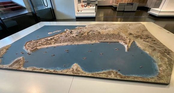3D exhibits show what the port looked like at various stages. In this one, Greek temples are visible in what is now Le Panier.