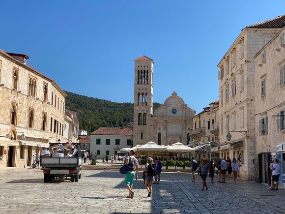 St. Stephen's Square/Trg Svetog Stjepana