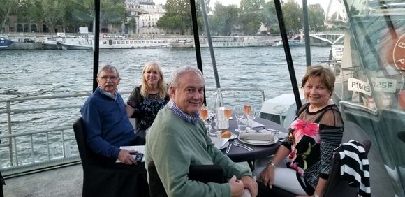 Dinner cruise - pre-cruise champagne