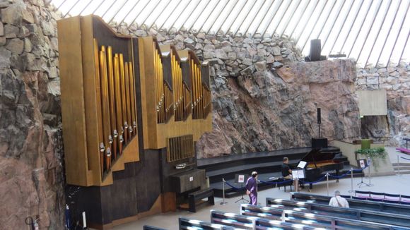 and the piano playermatched the good acoustics.