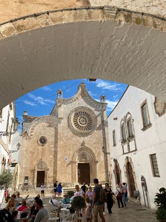 The Scoppa arch, toward the cathedral